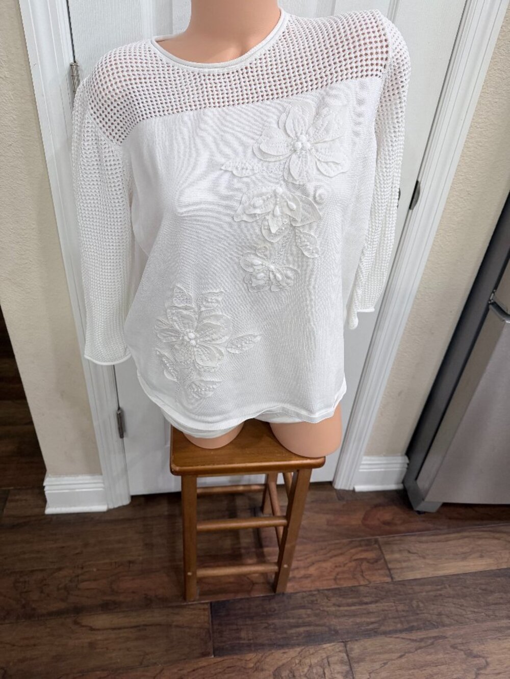 Alfred Dunner Women's XL White Floral Applique Beaded Crochet Knit Top